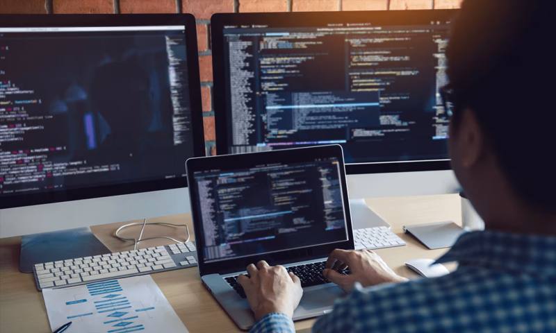 数据科学选型：R与Python如何赋能勃利县网站建设？